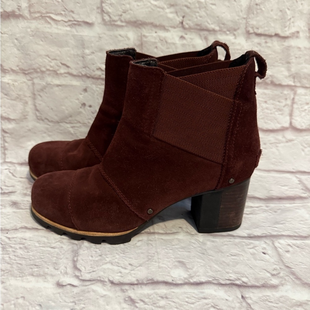 Sorel Womens Addington Chelsea Boot Size 7.5 Burgundy Suede Bootie Block Heel